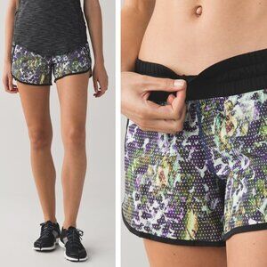 Lululemon Tracker Short III In Floral Sport White Multi / Black 4